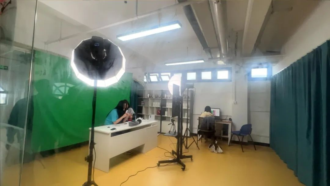 在年框服务：年度合作报价与权益