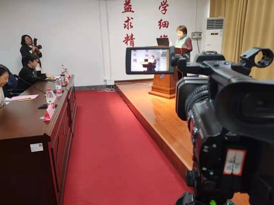 足球赛事直播：多机位战术呈现与慢动作回放-摄行影像