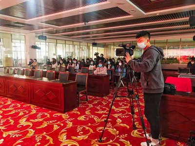 经常有呼和浩特的企业朋友问我：活动直播到底自建团队划算还是找专业服务商（2）