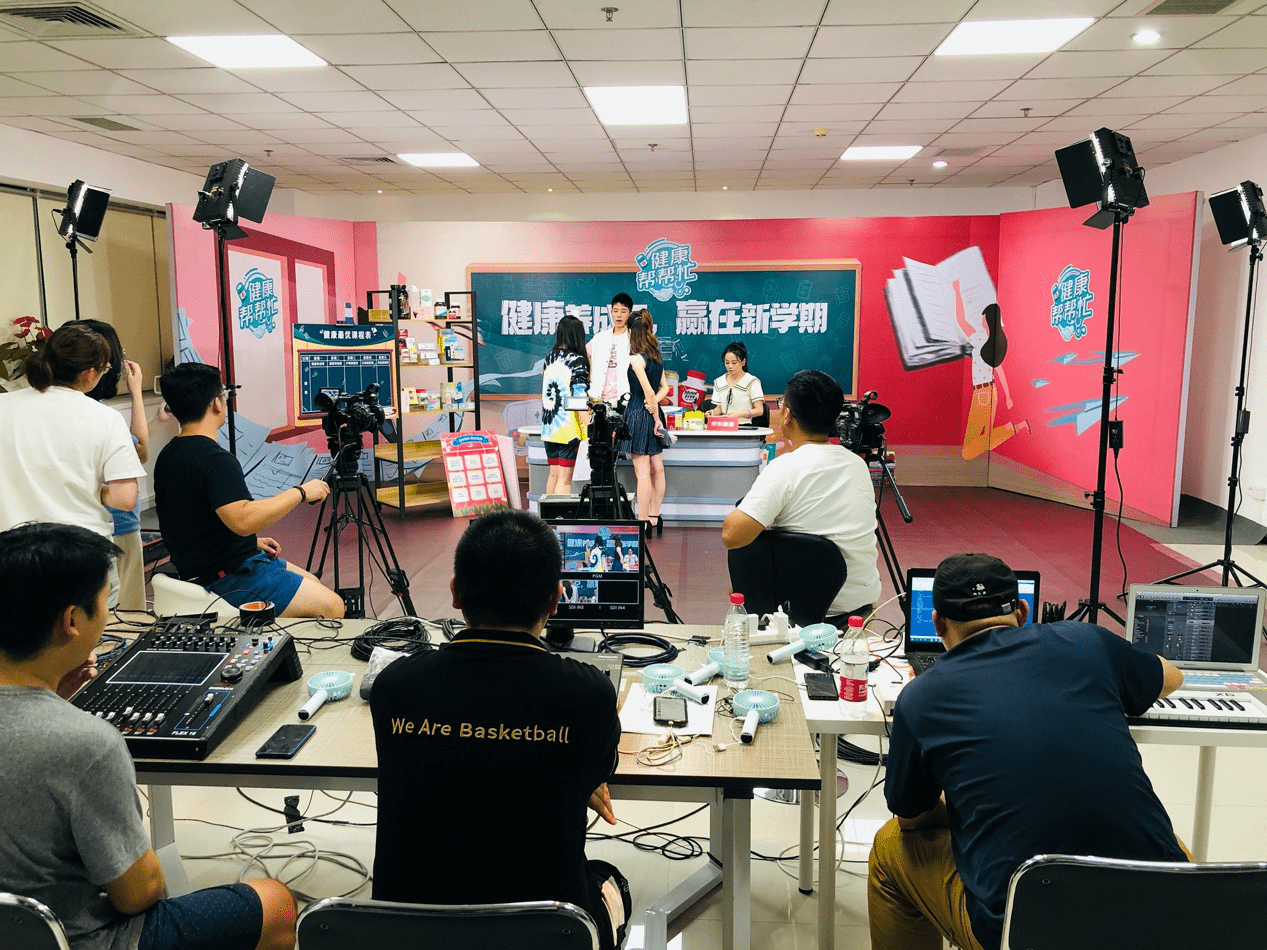 摄影摄像合作流程：询价 → 方案 → 拍摄 → 交付-摄行影像