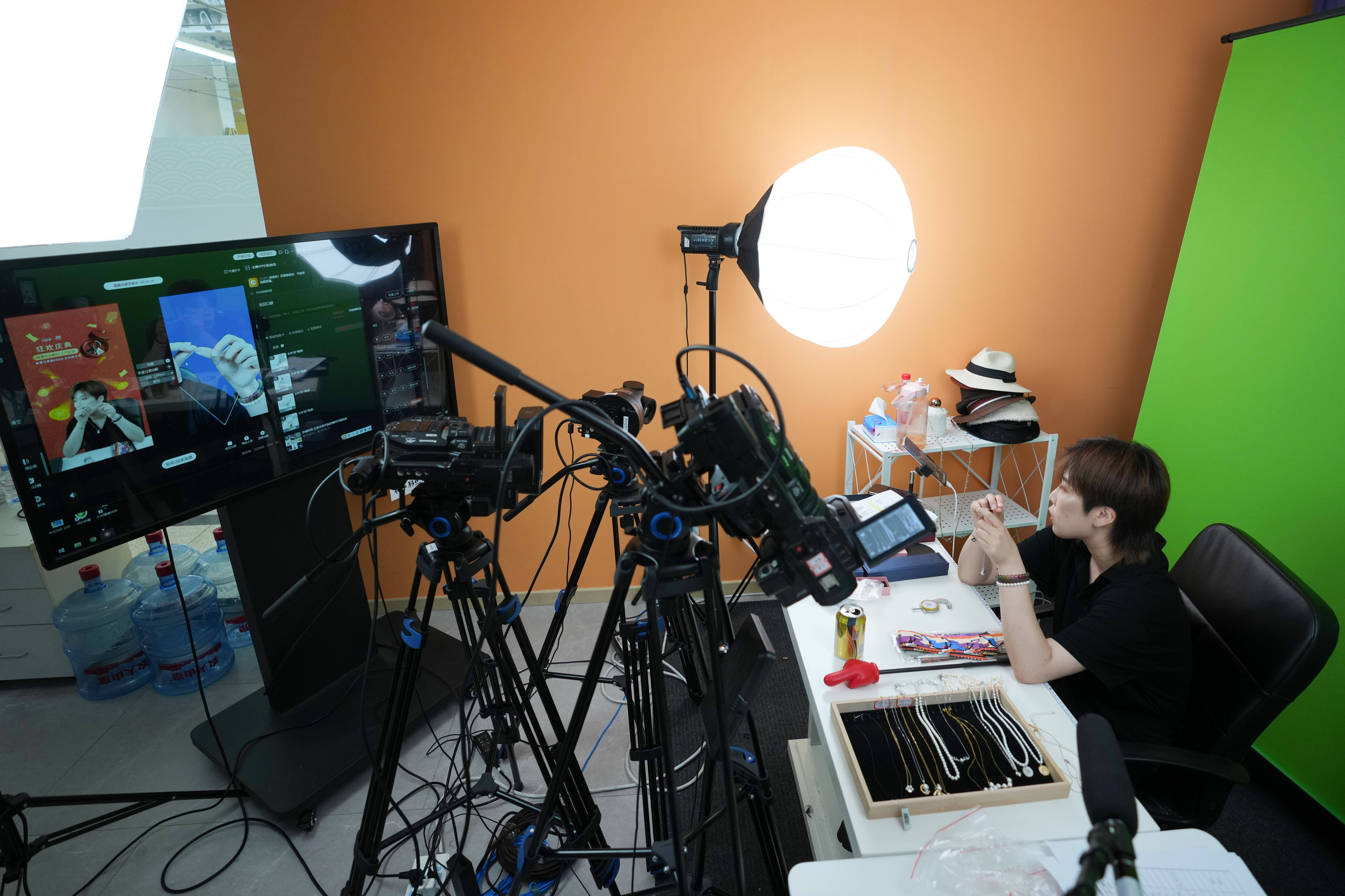 《会议所需设备清单：Sony/Canon/RED 全画幅对比-摄行影像