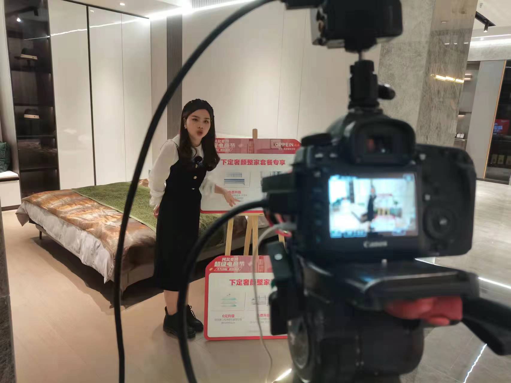 多机位活动直播怎么切？导播间那两小时我记了三页笔记